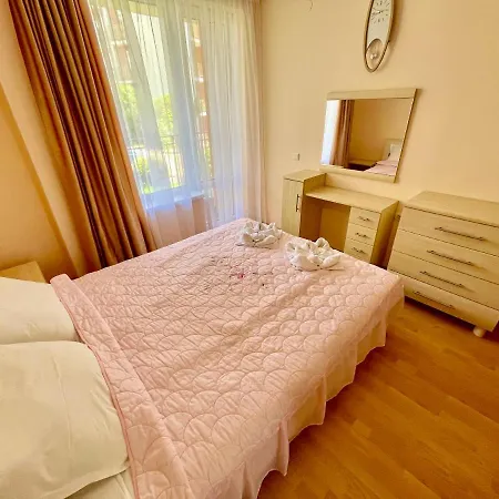 Crown Fort Club Apartment